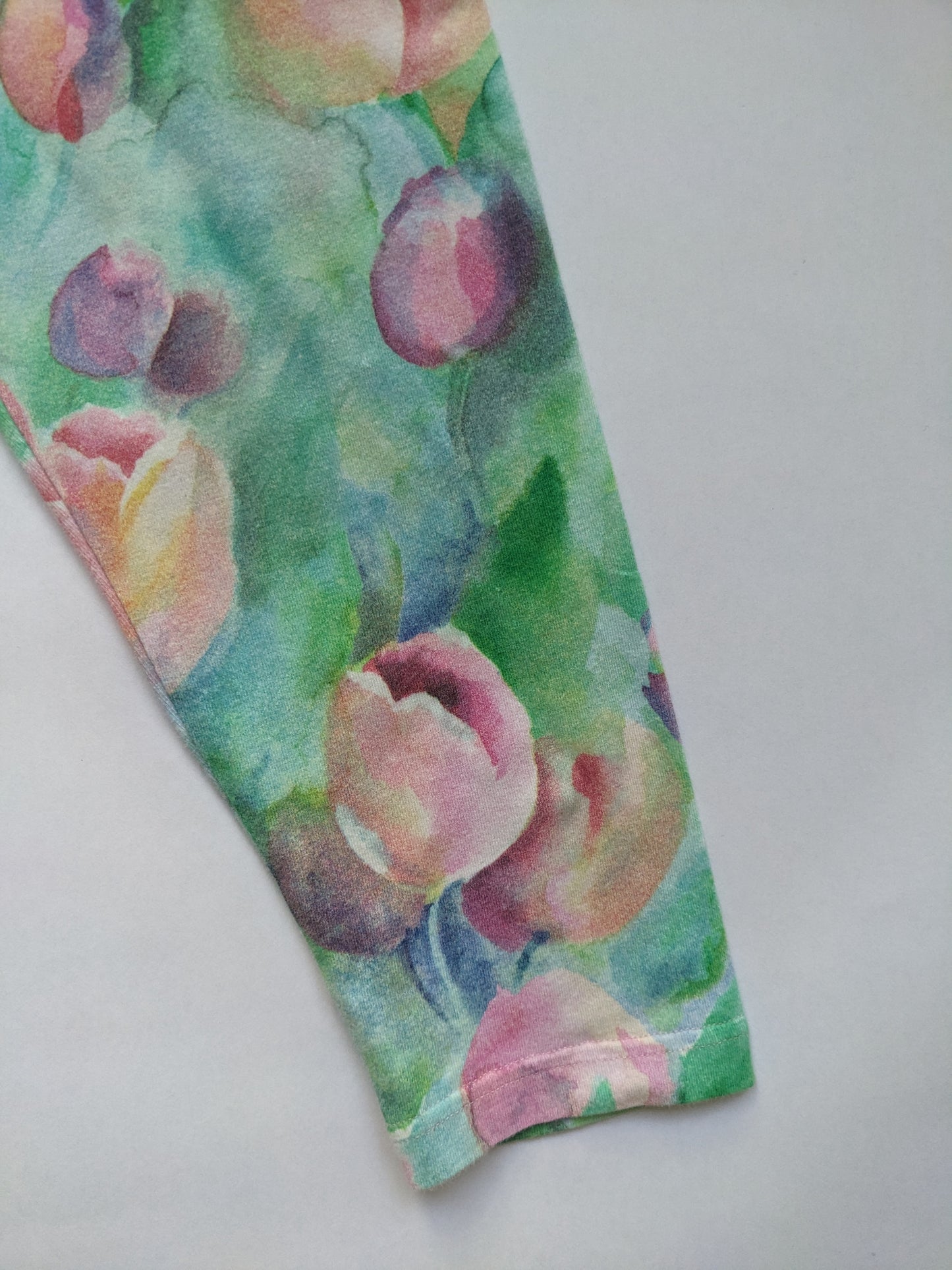 Pastel tone tulips vintage leggings