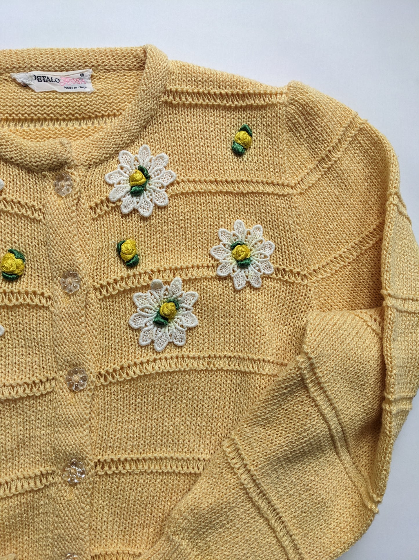 Yellow knitted vintage cardigan with daisies