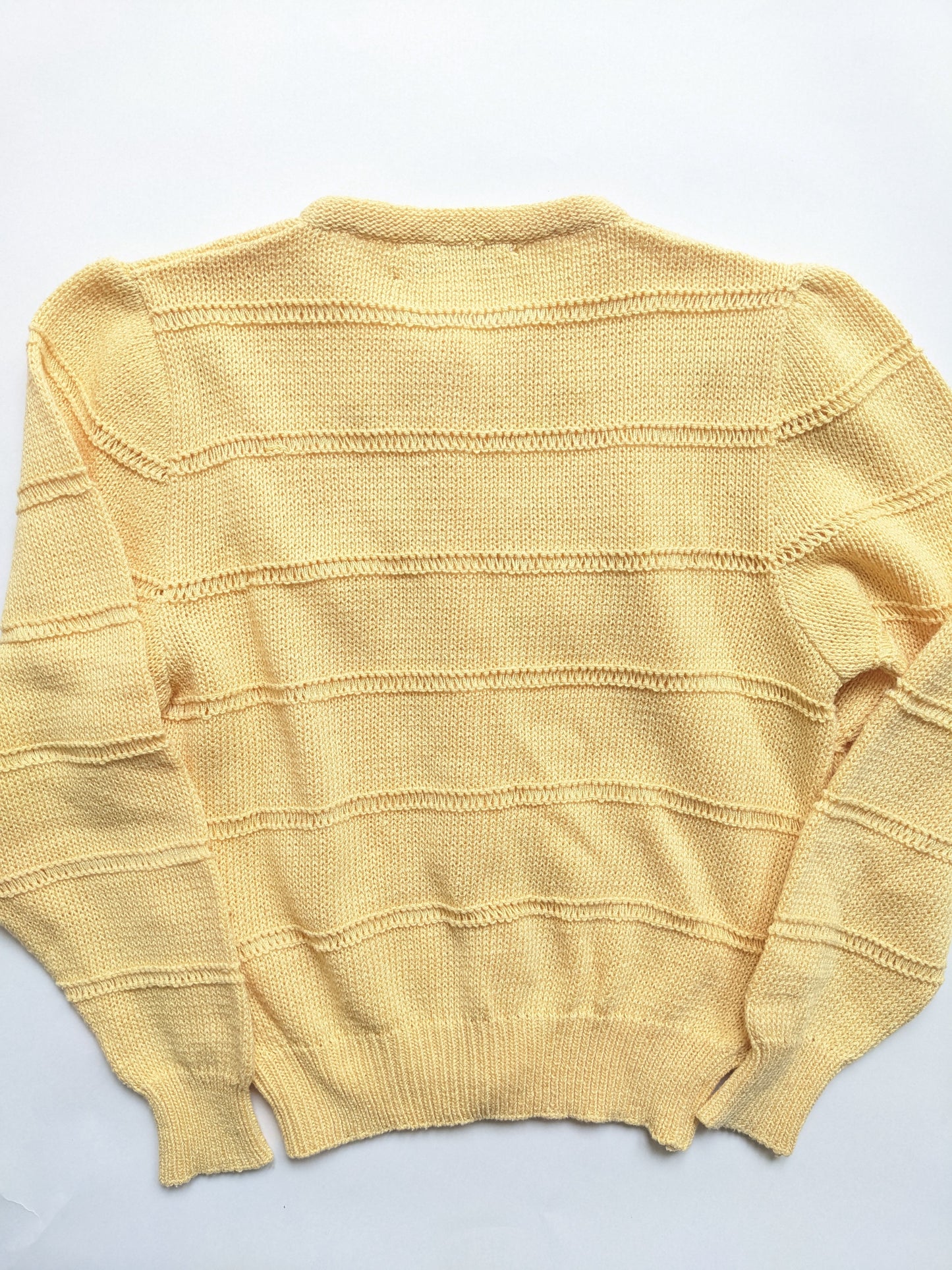Yellow knitted vintage cardigan with daisies